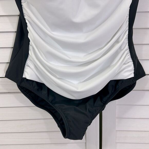 Venus One Piece Swimsuit Size 14 - Picture 4 of 11